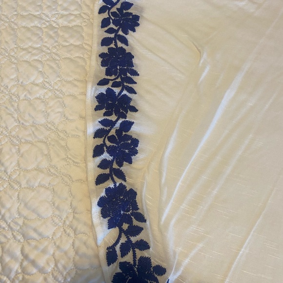 INC white top with blue floral trim. Size XL. lightweight & in good condition - Picture 5 of 9